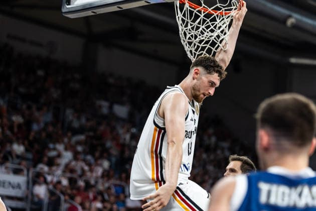 GER, FIBA Basketball World Cup 2027, European Qualifiers, Deutschland-Zypern. 06.07.2026, Brose Arena, Bamberg, GER, FIBA Basketball World Cup 2027, European Qualifiers, Deutschland-Zypern. Kay Bruhnke (Deutschland, No19) mit einem Dunk Â Foto: Alexander Trienitz Bamberg Brose Arena Bayern Deutschland *** GER, 2027 FIBA Basketball World Cup, European Qualifiers, Germany vs. Cyprus, July 6, 2026, Brose Arena, Bamberg, GER, FIBA Basketball World Cup 2027, European Qualifiers, Germany vs. Cyprus: Kay Bruhnke of Germany (No. 19) makes a dunk. Photo by Alexander Trienitz, Bamberg, Brose Arena, Bavaria, Germany