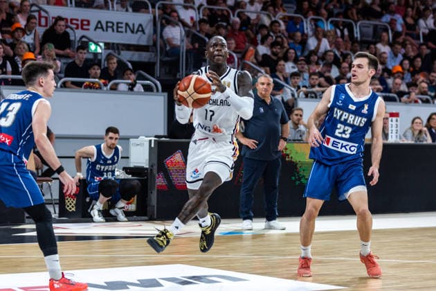 GER, FIBA Basketball World Cup 2027, European Qualifiers, Deutschland-Zypern. 06.07.2026, Brose Arena, Bamberg, GER, FIBA Basketball World Cup 2027, European Qualifiers, Deutschland-Zypern. Dennis Schröder (Deutschland, No17) Â Foto: Alexander Trienitz Bamberg Brose Arena Bayern Deutschland *** GER, 2027 FIBA Basketball World Cup, European Qualifiers, Germany vs. Cyprus, July 6, 2026, Brose Arena, Bamberg, GER, FIBA Basketball World Cup 2027, European Qualifiers, Germany vs. Cyprus, Dennis Schröder (Germany, No. 17) Photo by Alexander Trienitz, Bamberg, Brose Arena, Bavaria, Germany