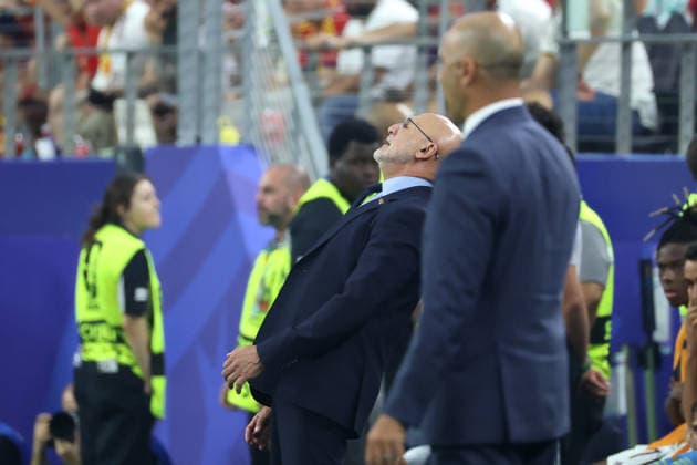 Spain s head coach Luis de la Fuente (c) reacts in a Round of 16 match at the 2026 FIFA World Cup, WM, Weltmeisterschaft, Fussball between Portugal and Spain at AT&T Stadium in Arlingtone, United States, 06 July 2026. FIFA World Cup 2026 - Round of 16 - Portugal vs Spain !ACHTUNG: NUR REDAKTIONELLE NUTZUNG!  Copyright: xLavandeiraxJrx AMDEP8376 20260706-55020820185_1