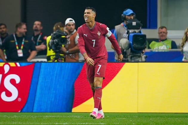 USA: Fussball FIFA World Cup, WM, Weltmeisterschaft, Fussball 2026, Achtelfinale - Spanien vs Portugal - AT&T Stadium (Dallas Stadium) in Arlington: Cristiano Ronaldo (Portugal 7) nach seinem Torschuss *** USA Soccer 2026 FIFA World Cup, Round of 16: Spain vs. Portugal at AT&T Stadium in Dallas, Arlington; Cristiano Ronaldo of Portugal, No. 7, after his shot on goal Copyright: xJOERANxSTEINSIEKx