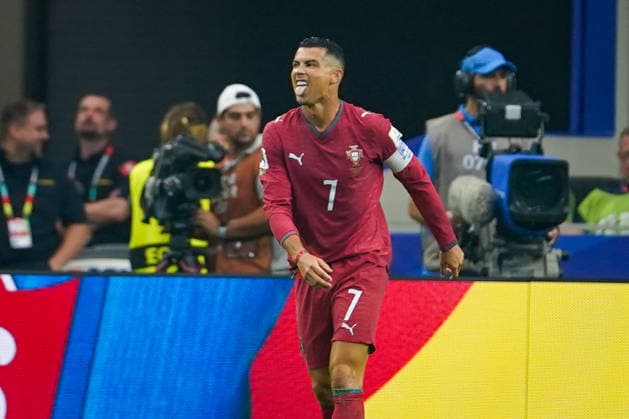 USA: Fussball FIFA World Cup, WM, Weltmeisterschaft, Fussball 2026, Achtelfinale - Spanien vs Portugal - AT&T Stadium (Dallas Stadium) in Arlington: Cristiano Ronaldo (Portugal 7) nach seinem Torschuss *** USA Soccer 2026 FIFA World Cup, Round of 16: Spain vs. Portugal at AT&T Stadium in Dallas, Arlington; Cristiano Ronaldo of Portugal, No. 7, after his shot on goal Copyright: xJOERANxSTEINSIEKx