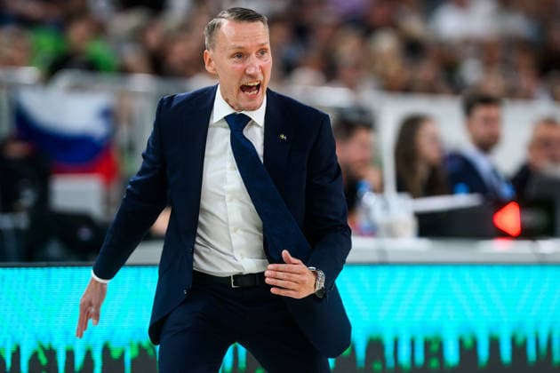 260706 coach Mikko Riipinen of Sweden during the FIBA World Cup Qualifier game between Slovenia and Sweden on July 6, 2026 in Ljubljana. Photo: Martin Metelko BILDBYRAN kod 0032 basket basketball vm-kval kval fiba world cup qualifiers slovenien sverige slovenia sweden bbeng *** July 6, 2026: Coach Mikko Riipinen of Sweden during the FIBA World Cup Qualifier game between Slovenia and Sweden on July 6, 2026 in Ljubljana. Photo by Martin Metelko. BILDBYRAN code 0032 basketball FIBA World Cup qualifiers Slovenia Sweden bbeng  Copyright: MARTINxMETELKO BB260706ZD051