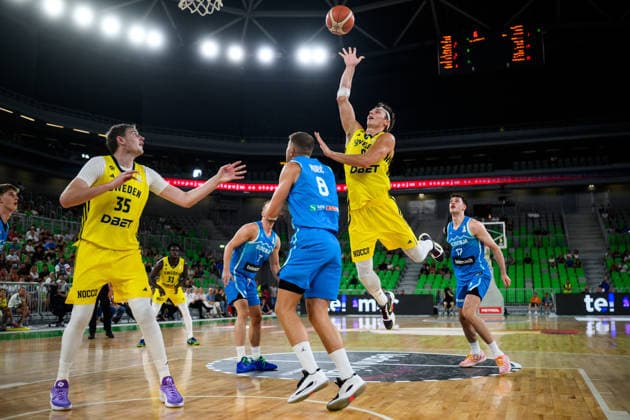 260706 Pelle Larsson of Sweden during the FIBA World Cup Qualifier game between Slovenia and Sweden on July 6, 2026 in Ljubljana. Photo: Martin Metelko BILDBYRAN kod 0032 basket basketball vm-kval kval fiba world cup qualifiers slovenien sverige slovenia sweden bbeng *** July 6, 2026: Pelle Larsson of Sweden during the FIBA World Cup Qualifier game between Slovenia and Sweden on July 6, 2026 in Ljubljana. Photo by Martin Metelko. BILDBYRAN code 0032 basketball FIBA World Cup qualifiers Slovenia Sweden bbeng  Copyright: MARTINxMETELKO BB260706ZM034