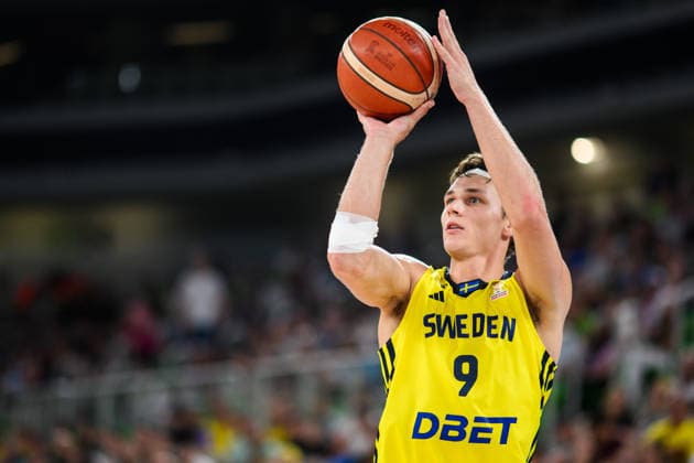 260706 Pelle Larsson of Sweden during the FIBA World Cup Qualifier game between Slovenia and Sweden on July 6, 2026 in Ljubljana. Photo: Martin Metelko BILDBYRAN kod 0032 basket basketball vm-kval kval fiba world cup qualifiers slovenien sverige slovenia sweden bbeng *** July 6, 2026: Pelle Larsson of Sweden during the FIBA World Cup Qualifier game between Slovenia and Sweden on July 6, 2026 in Ljubljana. Photo by Martin Metelko. BILDBYRAN code 0032 basketball FIBA World Cup qualifiers Slovenia Sweden bbeng  Copyright: MARTINxMETELKO BB260706ZZ037