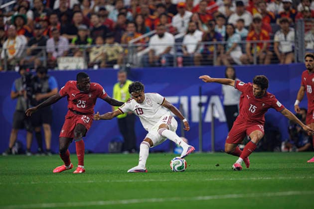 Nuno Mendes, Lamine Yamal and Joao Neves seen during FIFA World Cup, WM, Weltmeisterschaft, Fussball 2026 game between national teams of Portugal and Spain (Grzegorz Wajda Ball Raw Images) Arlington Dallas Stadium USA Copyright: xGrzegorzxWajdax grzegorzwajda_portugal_spain_2526_1-51