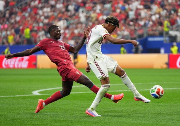 FIFA World Cup, WM, Weltmeisterschaft, Fussball 2026 - Round of 16 - Portugal vs Spain Nuno Mendes of Portugal (L) and Lamine Yamal of Spain in action during the FIFA World Cup 2026 Round of 16 match Portugal against Spain, in Dallas, USA, 06 July 2026. DALLAS United States  Copyright: xJEFFREYxMCWHORTERx