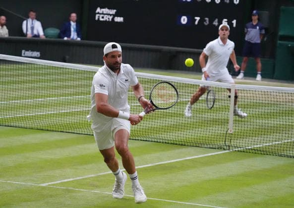 Tennis - 2026 Wimbledon Championships - Day Eight (Week Two) - All England Lawn Tennis & Croquet Club, London - Monday 6th July 2026 Centre Court : Mens singles : Grigor Dimitrov (BUL) v Arthur Fery (GBR) Arthur Fery (GBR) lobs Grigor Dimitrov COLORSPORT ANDREW COWIE 