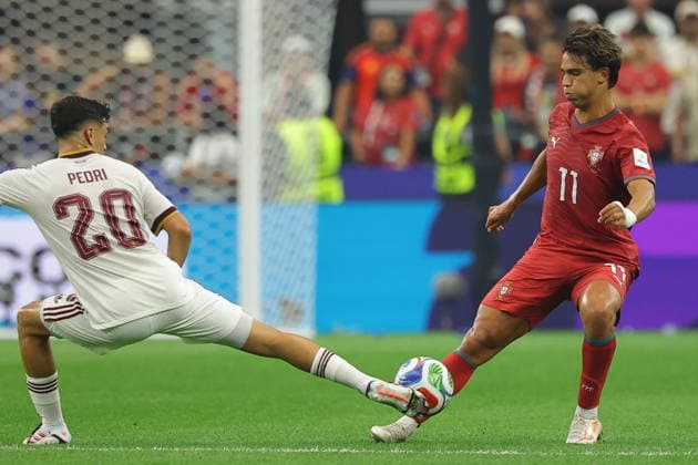 FIFA World Cup, WM, Weltmeisterschaft, Fussball 2026 - Round of 16 - Portugal vs Spain Joao Felix (R) of Portugal in action against Pedri of Spain during the FIFA World Cup 2026 Round of 16 match Portugal against Spain, in Dallas, USA, 06 July 2026. DALLAS United States  Copyright: xCHRISTOPHERxNEUNDORFx