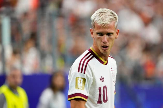 July 6, 2026, Arlington, Texas, United States: Dani Olmo of Spain looks on during the FIFA World Cup, WM, Weltmeisterschaft, Fussball 2026 Round Of 16 match between Portugal and Spain at Dallas Stadium on July 6, 2026 in Arlington, United States. Portugal V Spain: Round Of 16 - FIFA World Cup 2026  - ZUMAa181 20260706_zaa_a181_007 Copyright: xJosexBretonx