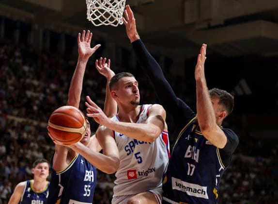 Serbia v Bosnia - FIBA World Cup 2027 Qualifiers Nikola Jovic (C) of Serbia in action against Aleksandar Lazic (R) of Bosnia and Herzegovina during the FIBA World Cup 2027 Qualifiers match between Serbia and Bosnia and Herzegovina at Aleksandar Nikolic Hall on July 06, 2026 in Belgrade, Serbia. Belgrade Serbia Copyright: xSrdjanxStevanovicx x