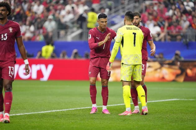 Portugal v Spain - FIFA World Cup, WM, Weltmeisterschaft, Fussball 2026 - Round of 16 TEXAS, USA - JULY 6: Cristiano Ronaldo of Portugal talk to Diogo Costa of Portugal during the FIFA World Cup 2026 Round of 16 match between Portugal and Spain at Dallas Stadium in Arlington, Texas, United States on July 6, 2026. Jose Hernandez Anadolu Texas United States. Editorial use only. Please get in touch for any other usage.  Copyright: x2026xAnadoluxJosexHernandezx