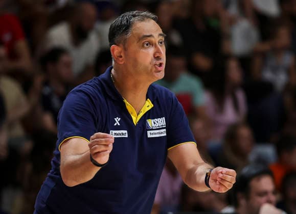 Serbia v Bosnia - FIBA World Cup 2027 Qualifiers head coach Dario Gjergja of Bosnia and Herzegovina reacts during the FIBA World Cup 2027 Qualifiers match between Serbia and Bosnia and Herzegovina at Aleksandar Nikolic Hall on July 06, 2026 in Belgrade, Serbia. Belgrade Serbia Copyright: xSrdjanxStevanovicx x