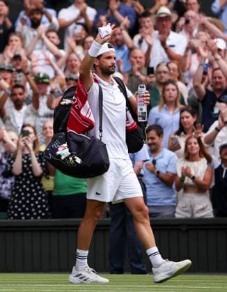 Grigor Dimitrov acknowledges the crowd after losing his round of 16 match against Arthur Fery Wimbledon Tennis Championships, Day 8, The All England Lawn Tennis and Croquet Club, London, UK - 06 Jul 2026London The All England Lawn Tennis and United Kingdom  Copyright: xEllaxLing Shutterstockx 16978025fr