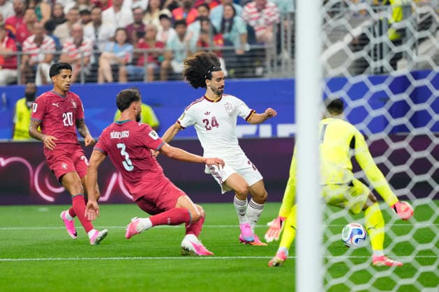 July 6, 2026, Arlington, Texas, United States: Marc Cucurella of Spain, Bruno Fernandes and Ruben Dias of Portugal in action during the FIFA World Cup, WM, Weltmeisterschaft, Fussball 2026 Round Of 16 match between Portugal and Spain at Dallas Stadium on July 6, 2026 in Arlington, United States. Arlington United States - ZUMAa181 20260706_zaa_a181_011 Copyright: xJosexBretonx