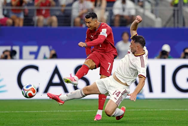 RECORD DATE NOT STATED 6th July 2026; Dallas Stadium, Arlington, Texas, United States of America; FIFA World Cup, WM, Weltmeisterschaft, Fussball Football, Portugal versus Spain; Cristiano Ronaldo of Portugal battles for possession ball with Aymeric Laporte of Spain HeulerxAndrey DiaEsportivo