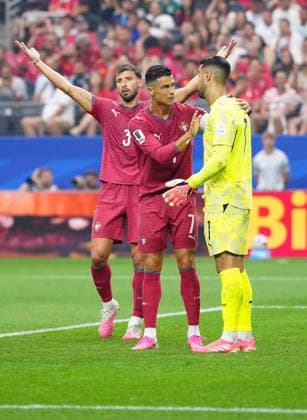 (260707) -- DALLAS, July 7, 2026 -- Cristiano Ronaldo (C) of Portugal cheers teammate goalkeeper Diogo Costa (R) during the round of 16 match between Spain and Portugal at the 2026 FIFA World Cup, WM, Weltmeisterschaft, Fussball at Dallas Stadium in Dallas, the United States, July 6, 2026. ) (SP)U.S.-DALLAS-FOOTBALL-FIFA WORLD CUP-ROUND OF 16-ESP VS POR JiaxHaocheng 