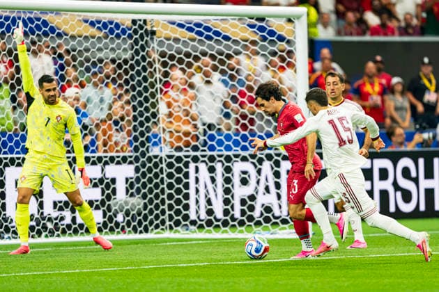 Vitinha and Alejandro Alex Baena seen during FIFA World Cup, WM, Weltmeisterschaft, Fussball 2026 game between national teams of Portugal and Spain (Edmund Wong Ball Raw Images) Arlington Dallas Stadium USA Copyright: xEdmundxWongx edmundwong_portugal_spain_2526_1-17