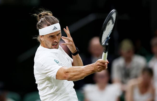 Alexander Zverev in action during his fourth round match. Wimbledon Tennis Championships, Day 8, The All England Lawn Tennis and Croquet Club, London, UK - 06 Jul 2026London The All England Lawn Tennis and United Kingdom  Copyright: xKieranxMcManus Shutterstockx 16978024hl
