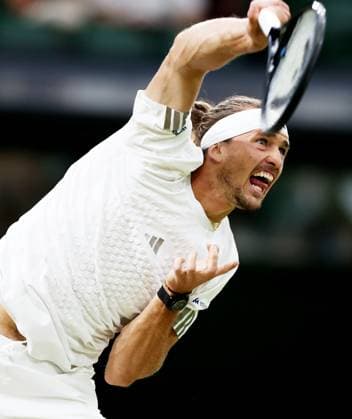 Alexander Zverev in action during his fourth round match. Wimbledon Tennis Championships, Day 8, The All England Lawn Tennis and Croquet Club, London, UK - 06 Jul 2026London The All England Lawn Tennis and United Kingdom  Copyright: xKieranxMcManus Shutterstockx 16978024hm