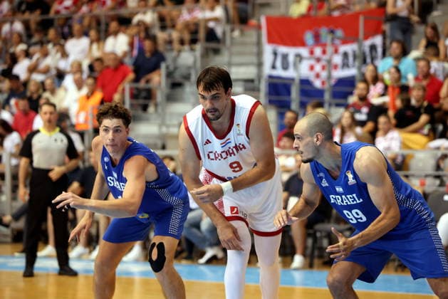 Croatia, Osijek, 060726. City Garden Hall. Match of the 6th round of the first round of qualification for the 2027 Basketball World Cup Croatia - Israel. In the photo: Dario Saric, Guy Palatin. Photo: Marin Franov CROPIX Copyright: xxMarinxFranovx hrvatska_izrael61-060726