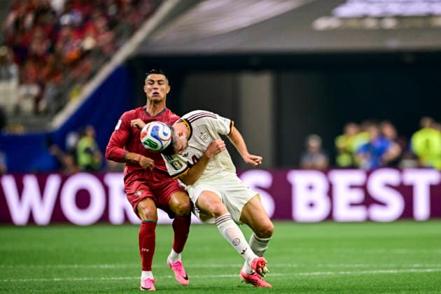 Aymeric Laporte of Spain and Cristiano Ronaldo of Portugal compete for possession of the ball during the match between Portugal and Spain, valid for the round of 16 of the 2026 FIFA World Cup, WM, Weltmeisterschaft, Fussball held at AT&T Stadium in Dallas, Texas, United States. Richard Callis Fotoarena (Richard Callis SPP)  Copyright: xRichardxCallisx xSPPx spp-en-RiCa-2981063