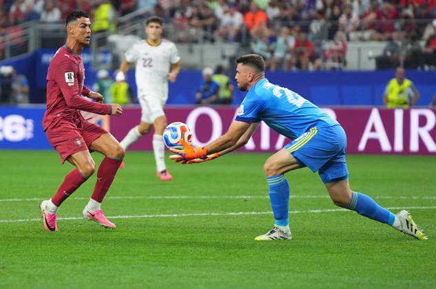 FIFA World Cup, WM, Weltmeisterschaft, Fussball 2026 - Round of 16 - Portugal vs Spain Cristiano Ronaldo of Portugal (L) and Spain goalkeeper Unai Simon in action during the FIFA World Cup 2026 Round of 16 match Portugal against Spain, in Dallas, USA, 06 July 2026. DALLAS United States  Copyright: xJEFFREYxMCWHORTERx