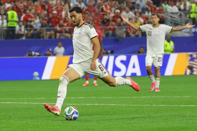 FIFA World Cup, WM, Weltmeisterschaft, Fussball 2026 - Round of 16 - Portugal vs Spain Mikel Merino of Spain scores the 1-0 lead during the FIFA World Cup 2026 Round of 16 match Portugal against Spain, in Dallas, USA, 06 July 2026. DALLAS United States  Copyright: xCHRISTOPHERxNEUNDORFx