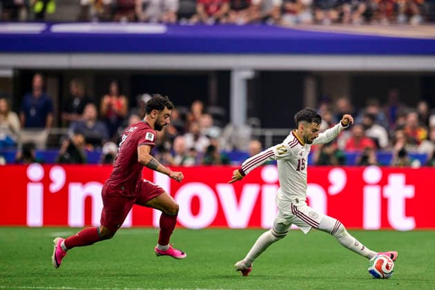 Alex Baena of Spain controls the ball during the match between Portugal and Spain, valid for the round of 16 of the 2026 FIFA World Cup, WM, Weltmeisterschaft, Fussball held at AT&T Stadium in Dallas, Texas, United States. Richard Callis Fotoarena (Richard Callis SPP)  Copyright: xRichardxCallisx xSPPx spp-en-RiCa-2981077