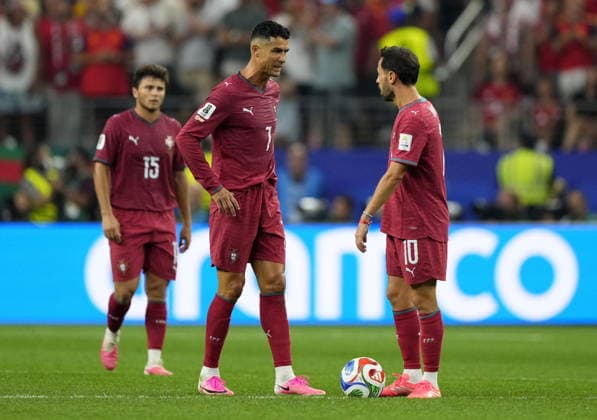 FIFA World Cup, WM, Weltmeisterschaft, Fussball 2026 - Round of 16 - Portugal vs Spain Cristiano Ronaldo (L) and Bernardo Silva (R) of Portugal walk back dejected after the team conceded the 0-1 goal during the FIFA World Cup 2026 Round of 16 match Portugal against Spain, in Dallas, USA, 06 July 2026. DALLAS United States  Copyright: xJEFFREYxMCWHORTERx