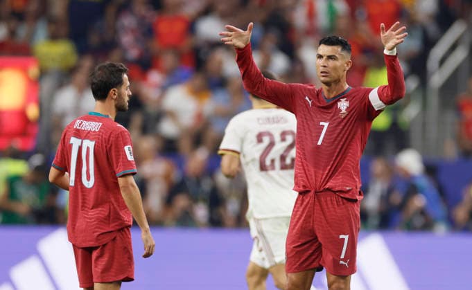 Portugal v Spain: Round of 16 - FIFA World Cup, WM, Weltmeisterschaft, Fussball 2026 Bruno Fernandes and Cristiano Ronaldo of Portugal look dejected after going 1 down during the FIFA World Cup 2026 Round Of 16 match between Portugal and Spain at Dallas Stadium on July 6, 2026 in Arlington, United States. Arlington Dallas Stadium TX United States Copyright: xAllstarxPicturexLibraryxLtdx