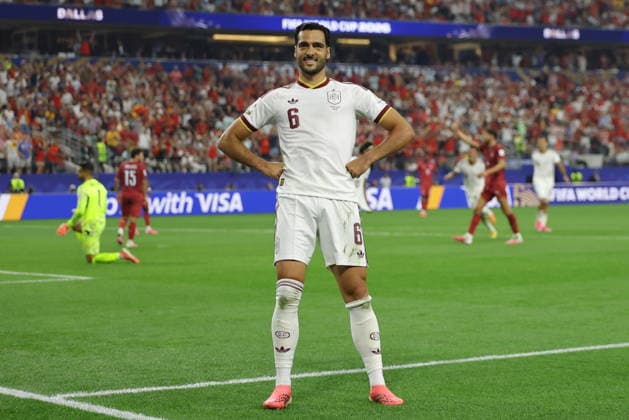 FIFA World Cup, WM, Weltmeisterschaft, Fussball 2026 - Round of 16 - Portugal vs Spain Mikel Merino of Spain celebrates after scoring the 1-0 lead during the FIFA World Cup 2026 Round of 16 match Portugal against Spain, in Dallas, USA, 06 July 2026. DALLAS United States  Copyright: xCHRISTOPHERxNEUNDORFx
