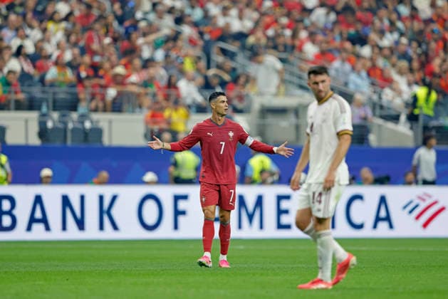 July 6, 2026, Arlington, Texas, United States: Cristiano Ronaldo of Portugal reacts during the match between Portugal and Spain for the round of 16 the FIFA World Cup, WM, Weltmeisterschaft, Fussball 2026, at Dallas Stadium (AT&T Stadium), in Arlington, Dallas, United States on July 06, 2026. Photo: DiaEsportivo Arlington United States - ZUMAh208 20260706_zsp_h208_030 Copyright: xHeulerxAndreyx