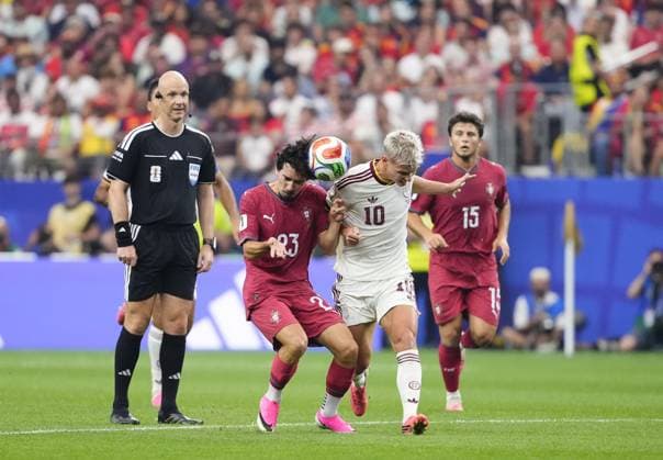 Portugal v Spain - FIFA World Cup, WM, Weltmeisterschaft, Fussball 2026 - Round of 16 TEXAS, USA - JULY 06: Vitinha of Portugal and Dani Olmo of Spain compete for the ball during FIFA World Cup 2026 Round of 16 match between Portugal and Spain at Dallas Stadium in Arlington, Texas, United States on July 06, 2026. Jose Hernandez Anadolu Texas United States. Editorial use only. Please get in touch for any other usage.  Copyright: x2026xAnadoluxJosexHernandezx