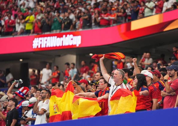 FIFA World Cup, WM, Weltmeisterschaft, Fussball 2026 - Round of 16 - Portugal vs Spain Spain s supporters cheer after winning the FIFA World Cup 2026 Round of 16 match Portugal against Spain, in Dallas, USA, 06 July 2026. DALLAS United States  Copyright: xJEFFREYxMCWHORTERx