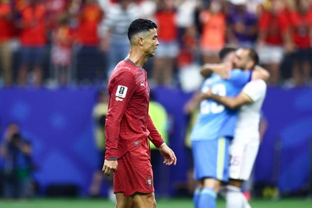 Cristiano Ronaldo of Portugal appears dejected after the full time whistle Portugal v Spain 2026 FIFA World Cup, WM, Weltmeisterschaft, Fussball Round of 16, Football, Dallas Stadium, Arlington, Texas, USA - 06 Jul 2026Arlington Dallas Stadium Texas (TX) United States of America  Copyright: xMichaelxZemanek Shutterstockx 16980007bf