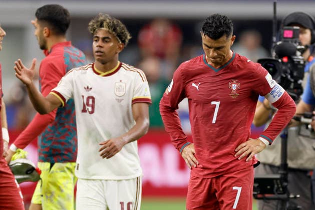 Portugal v Spain: Round of 16 - FIFA World Cup, WM, Weltmeisterschaft, Fussball 2026 Lamine Yamal of Spain celebrates while Cristiano Ronaldo of Portugal looks dejected after the FIFA World Cup 2026 Round Of 16 match between Portugal and Spain at Dallas Stadium on July 6, 2026 in Arlington, United States. Arlington Dallas Stadium TX United States Copyright: xAllstarxPicturexLibraryxLtdx