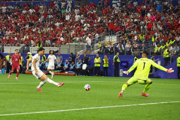 FIFA World Cup, WM, Weltmeisterschaft, Fussball 2026: Portugal v Spain DALLAS, USA - 6th July 2026: Mikel Merino of Spain scores his side s first goal past Diogo Costa of Portugal during the FIFA World Cup 2026 Round of 16 match between Portugal and Spain at Dallas Stadium Dallas Dallas Stadium United States of America Copyright: xCraigxMercerx xPeakxActionxPhotosx