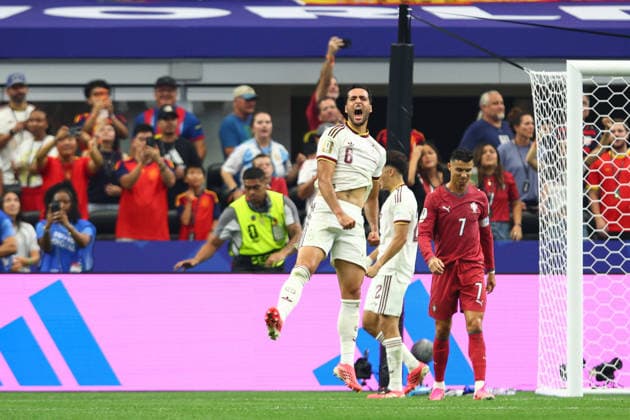 FIFA World Cup, WM, Weltmeisterschaft, Fussball 2026: Portugal v Spain DALLAS, USA - 6th July 2026: Mikel Merino of Spain celebrates at the final whistle with a dejected Cristiano Ronaldo of Portugal in the background during the FIFA World Cup 2026 Round of 16 match between Portugal and Spain at Dallas Stadium Dallas Dallas Stadium United States of America Copyright: xCraigxMercerx xPeakxActionxPhotosx