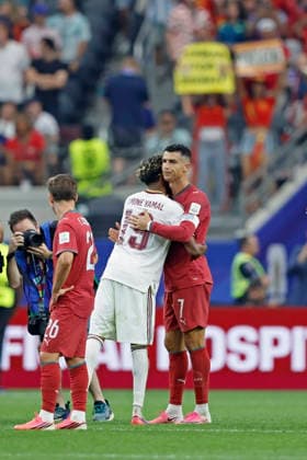 RECORD DATE NOT STATED 6th July 2026; Dallas Stadium, Arlington, Texas, United States of America; FIFA World Cup, WM, Weltmeisterschaft, Fussball Football, Portugal versus Spain; Cristiano Ronaldo of Portugal and Lamine Yamal of Spain HeulerxAndrey DiaEsportivo