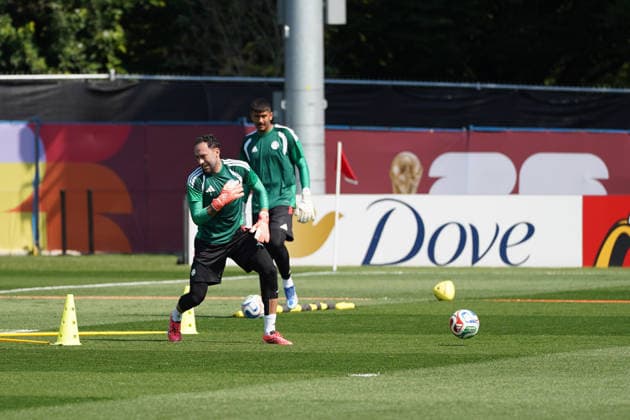 Colombia Training Day ahead FIFA World Cup, WM, Weltmeisterschaft, Fussball Round of 16 against Switzerland David Ospina 01 of Colombia national football team warms-up during the training day, ahead the 2026 FIFA World Cup Round of 16 match against Switzerland at Killarney Park. on July 6, 2026 in Vancouver, Canada. (Photo by Leonardo Ramirez Eyepix Group) Copyright: xLeonardoxRamirezx xEyepixxGroupx LR03072026-03062