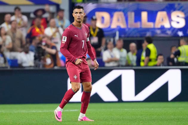 Portugal v Spain: Round of 16 - FIFA World Cup, WM, Weltmeisterschaft, Fussball 2026 Cristiano Ronaldo of Portugal looks on during the FIFA World Cup 2026 Round Of 16 match between Portugal and Spain at Dallas Stadium on July 6, 2026 in Arlington, United States. Arlington TX United States  Copyright: xJosexBretonx originalFilename:bretonhernandez-portugal260706_npVpU.jpg