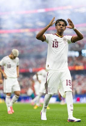 ARLINGTON, TEXAS - JULY 6: Lamine Yamal of Spain looks on before the FIFA World Cup, WM, Weltmeisterschaft, Fussball 2026 Round Of 16 match between Portugal and Spain at Dallas Stadium on July 6, 2026 in Arlington, Texas.  Copyright: xMBxMediax
