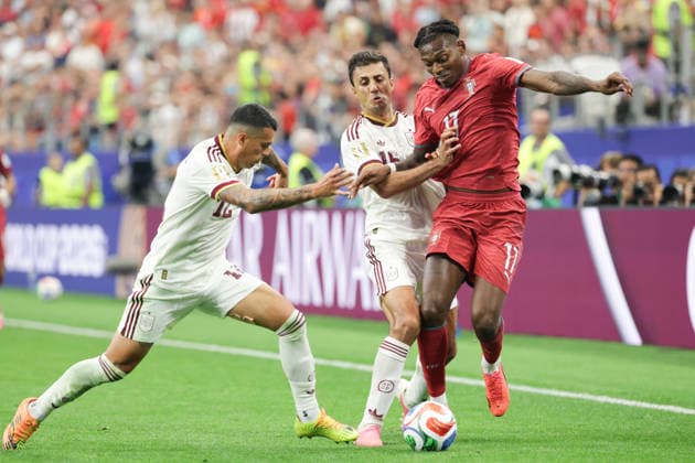 July 6, 2026, Arlington, Texas, USA: Spain defender PEDRO PORRO (12) battles for the ball during the 2026 FIFA World Cup, WM, Weltmeisterschaft, Fussball round of 16 match between Spain and Portugal at Dallas Stadium in Arlington, Texas. Spain defeated Portugal, 1-0. Arlington USA - ZUMAh193 20260706_zsp_h193_048 Copyright: xDanielxMcGregor-Huyerx