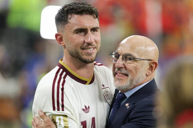 July 6, 2026, Arlington, Texas, USA: Spain manager LUIS DE LA FUENTE hugs Spain defender AYMERIC LAPORTE (14) after the 2026 FIFA World Cup, WM, Weltmeisterschaft, Fussball round of 16 match between Spain and Portugal at Dallas Stadium in Arlington, Texas. Spain defeated Portugal, 1-0. Arlington USA - ZUMAh193 20260706_zsp_h193_075 Copyright: xDanielxMcGregor-Huyerx