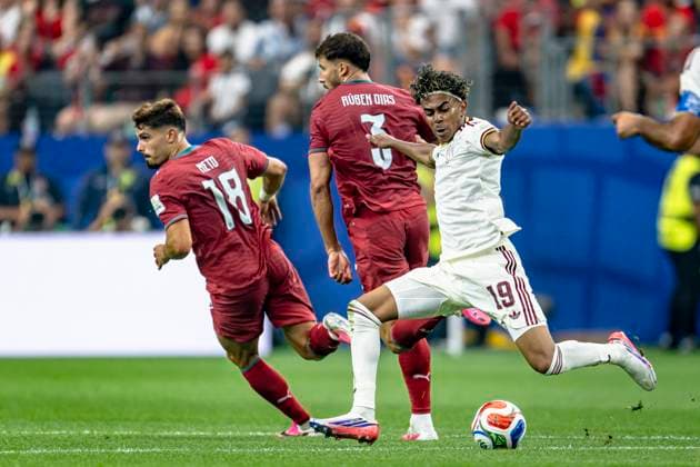 DALLAS - Lamine Yamal of Spain during the 2026 World Cup match between Portugal and Spain at Dallas Stadium on July 6, 2026, in Dallas, United States. (Photo by Stefan Koops EYE4IMAGES DeFodi Images) - *** DALLAS: Lamine Yamal of Spain during the 2026 World Cup match between Portugal and Spain at Dallas Stadium on July 6, 2026, in Dallas, United States. Photo by Stefan Koops, EYE4IMAGES, DeFodi Images