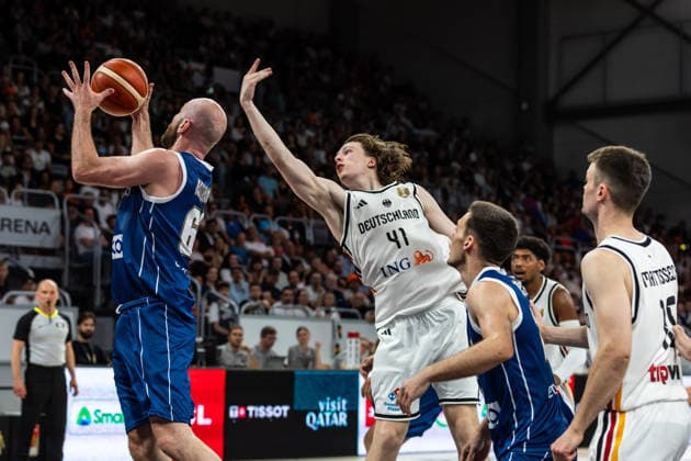 GER, FIBA Basketball World Cup 2027, European Qualifiers, Deutschland-Zypern. 06.07.2026, Brose Arena, Bamberg, GER, FIBA Basketball World Cup 2027, European Qualifiers, Deutschland-Zypern. Roberto Mantovani (Zypern, No69), Simonas Lukosius (Deutschland, No41) Â *** GER, 2027 FIBA Basketball World Cup, European Qualifiers, Germany vs. Cyprus, July 6, 2026, Brose Arena, Bamberg, GER, FIBA Basketball World Cup 2027, European Qualifiers, Germany vs. Cyprus, Roberto Mantovani (Cyprus, No. 69), Simonas Lukosius (Germany, No. 41) Â Nordphotox xTrienitz nph00051