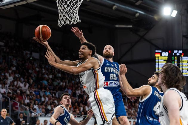 GER, FIBA Basketball World Cup 2027, European Qualifiers, Deutschland-Zypern. 06.07.2026, Brose Arena, Bamberg, GER, FIBA Basketball World Cup 2027, European Qualifiers, Deutschland-Zypern. Sananda Fru (Deutschland, No31), Roberto Mantovani (Zypern, No69) Â *** GER, 2027 FIBA Basketball World Cup, European Qualifiers, Germany vs. Cyprus, July 6, 2026, Brose Arena, Bamberg, GER, FIBA Basketball World Cup 2027, European Qualifiers, Germany vs. Cyprus: Sananda Fru (Germany), No. 31; Roberto Mantovani (Cyprus), No. 69 Â Nordphotox xTrienitz nph00051