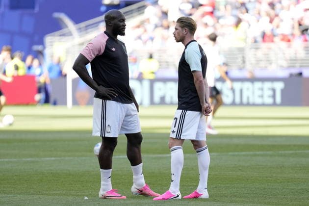FIFA World Cup, WM, Weltmeisterschaft, Fussball 2026 - Round of 16 - USA vs Belgium Romelu Lukaku (L) and Kevin De Bruyne of Belgium talk ahead of the FIFA World Cup 2026 Round of 16 match USA against Belgium, in Seattle, Washington, USA, 06 July 2026. SEATTLE United States  Copyright: xSTEPHENxBRASHEARx