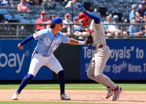 July 06, 2026: Kansas City Royals 3rd baseman Carlos Rojas tags out Philadelphia Phillies shortstop Trea Turner (7) at Kauffman Stadium Kansas City, Missouri. CSM. MLB, Baseball Herren, USA 2026; Phillies Vs Royals July 6th  - ZUMAc04_ 20260706_zma_c04_026 Copyright: xJonxRobichaudx