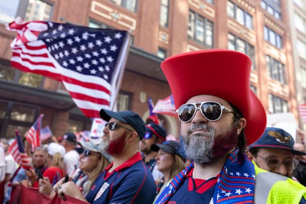 July 6, 2026, Seattle, Washington, USA: Fans of team USA march through downtown for the FIFA World Cup, WM, Weltmeisterschaft, Fussball match between USA and Belgium in Seattle on Monday, July 6, 2026. Seattle USA - ZUMAg235 20260706_zap_g235_001 Copyright: xPaulxChristianxGordonx